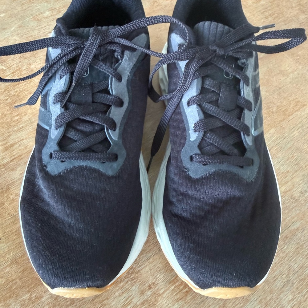 New Balance Women's Fresh Foam Arishi V4 Running Shoe Black Sz 8